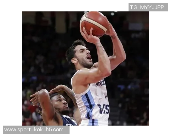 戈贝尔盛赞道苏姆加盟球队展现活力与对抗精神引发期待